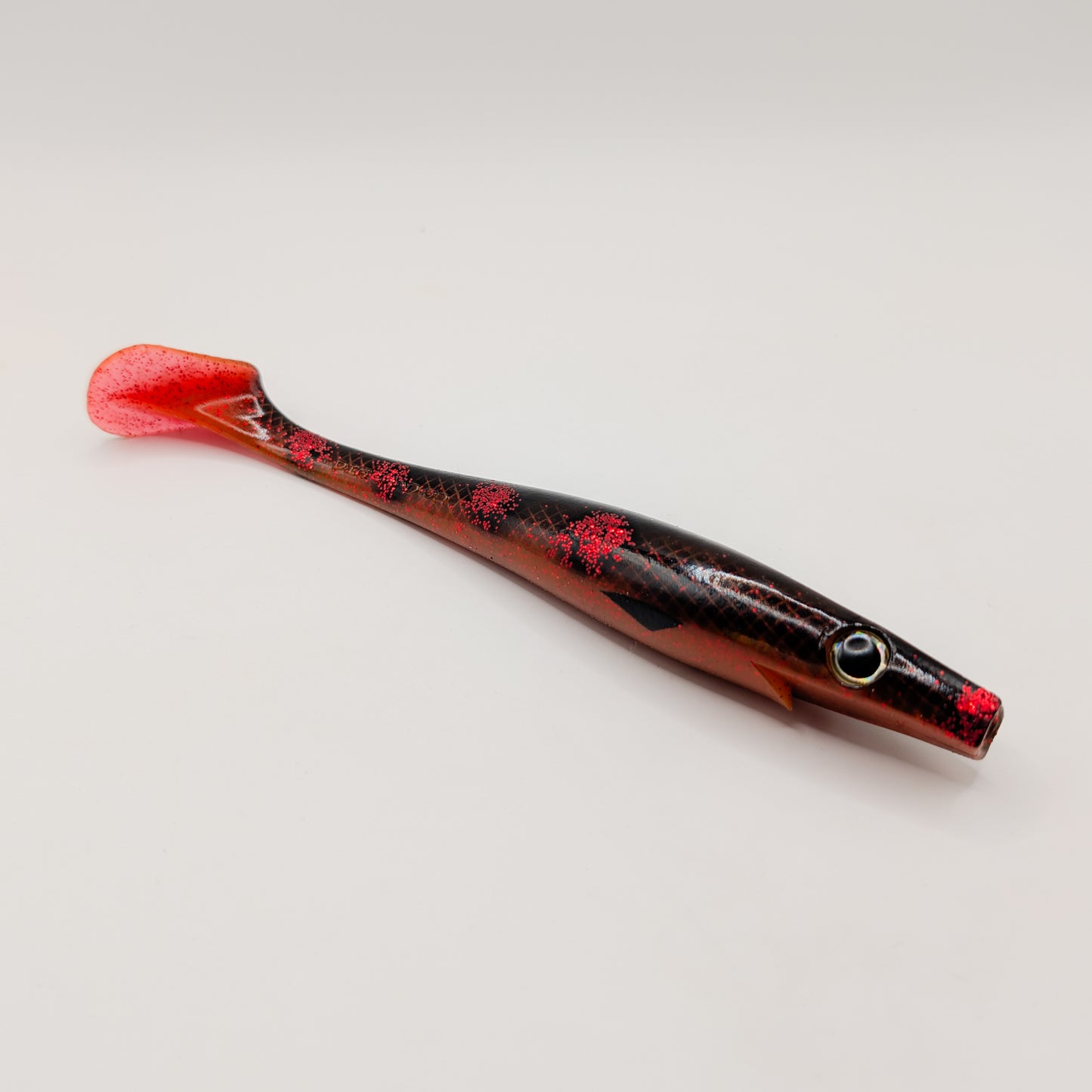 KÖP FLER, SPARA MER: Pig Shad Junior 20cm, 50g - Bloody Spotted Bullhead